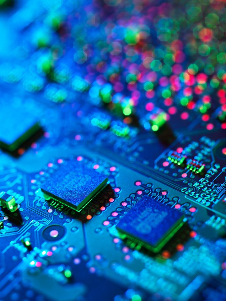 Placa de circuito electrónico con procesadores, servicios de tecnologías de la información