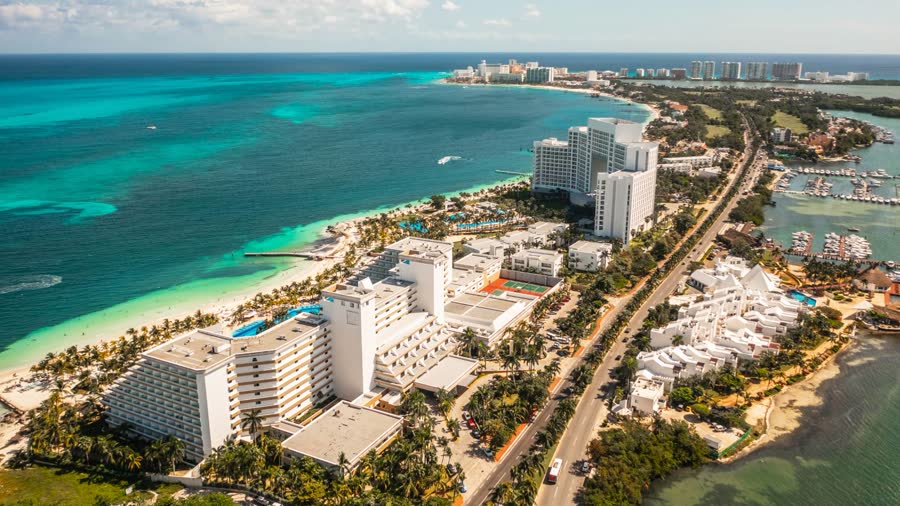 Vista aérea de la zona hotelera de Cancún, Quintana Roo