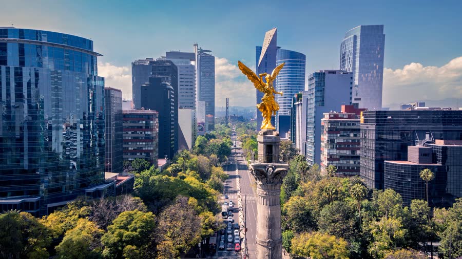 Ángel de la Independencia y edificios sobre el Paseo de la Reforma, Ciudad de México